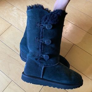 UGG Bailey Button Triplet II Genuine Shearling